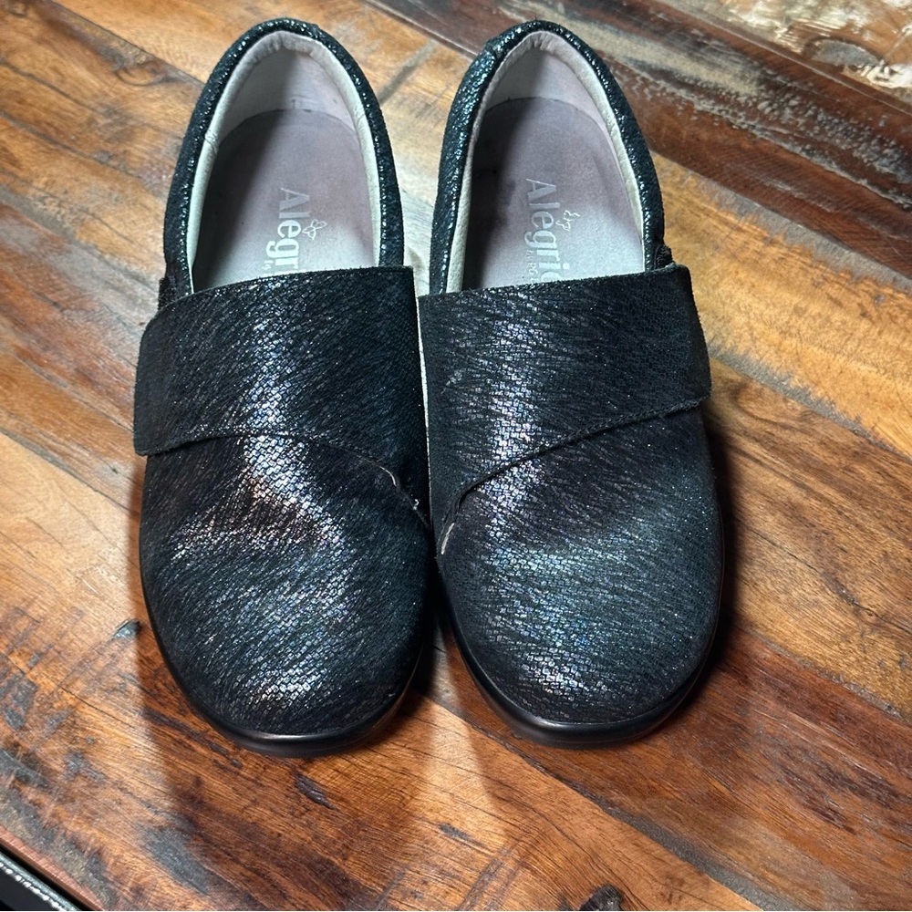 Alegria blue/black shimmer leather comfort shoes 38w wide width slip on flats